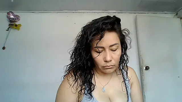 gaby_trent live cam on StripChat