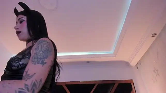 SusanVilla live cam on StripChat