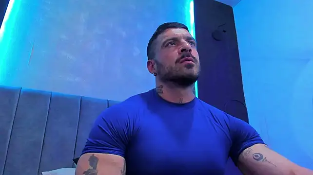 dennis__coxx live cam on StripChat