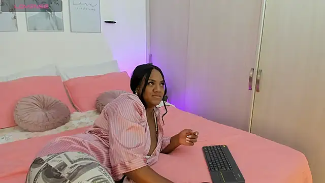 Danna_Diamond_ live cam on StripChat