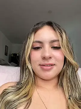 Cloee_Rainbow1 live cam on StripChat