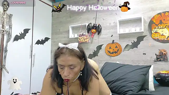 SoffieMature live cam on StripChat