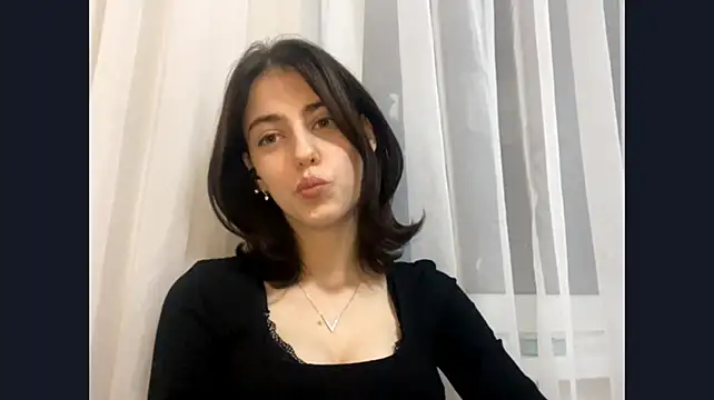 JessicaRomjue live cam on StripChat
