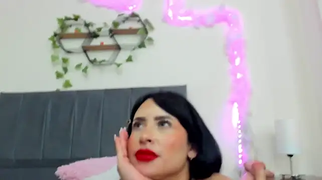 Lisagh_ live cam on StripChat