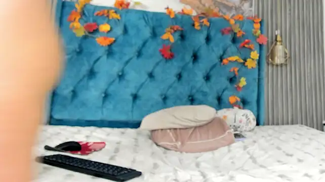 CRYSTALROZ live cam on StripChat
