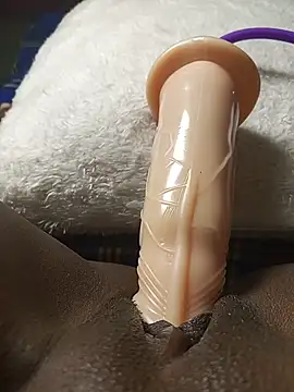 softskincoochie live cam on StripChat