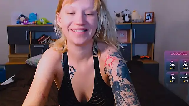 amelia_lye (F young) - touch pussy with fingers