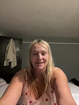 blondnboujee53's live room