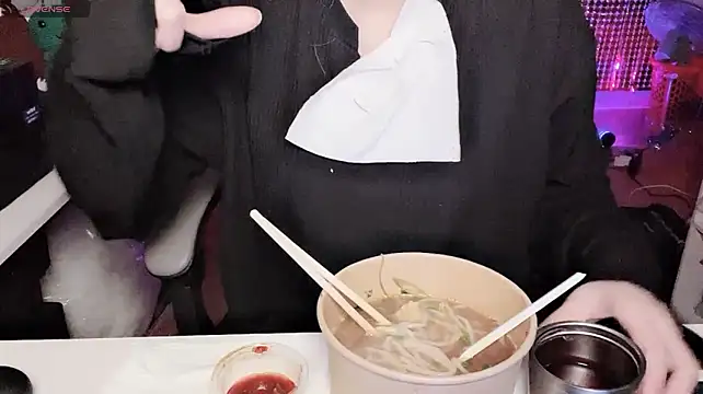 Tieu-May live cam preview