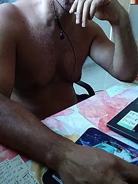 morenodiscret35 live cam on StripChat