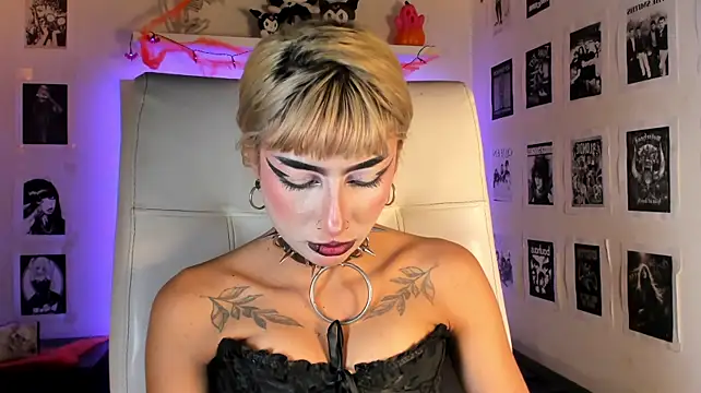 adhalee_js live cam on StripChat