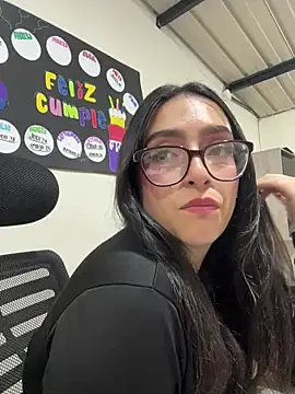 kloenovoa- (F young) - My friend kisses my pussy.