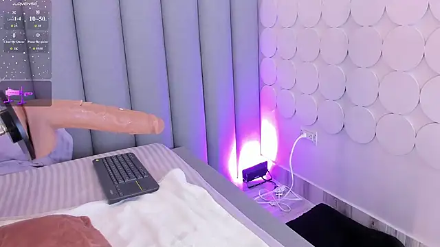Leamonroe__ webcam