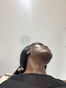 karly_titis
