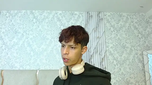 oliiver_tay (M twink) - rub my bulge