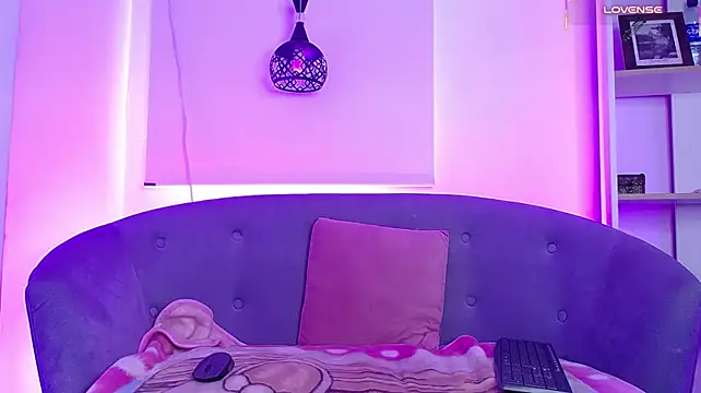 zoe_velvet_