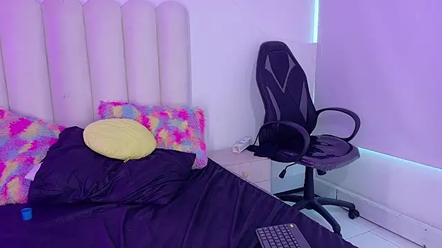 NiaBrunette