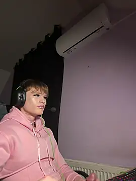 FemboyShow webcam