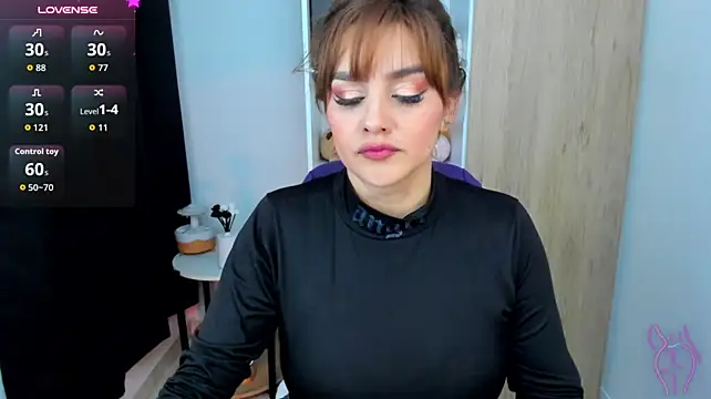 Lu_perez live cam on StripChat