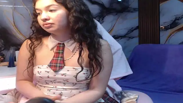 lilimini032 live cam on StripChat