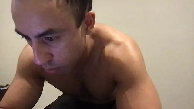 BigGuyMuscle live cam on StripChat