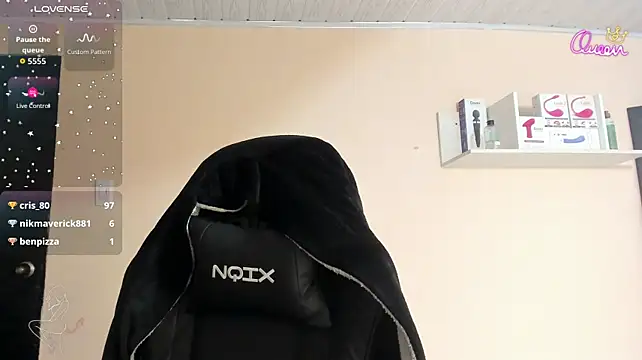 candymills1 live cam on StripChat