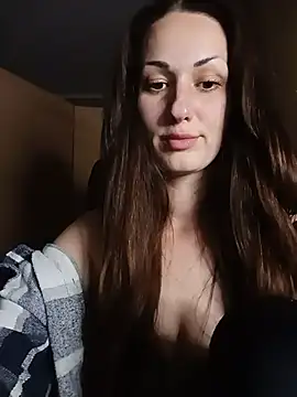 LunaCrystall live cam on StripChat