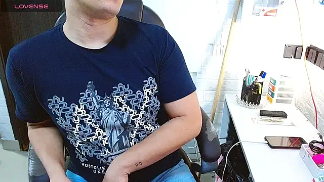 Realjoel01 live cam on StripChat