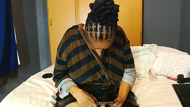 CreamyMilf_Juice01 live cam on StripChat