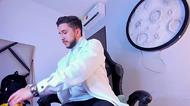 Mike_0012 live cam on StripChat