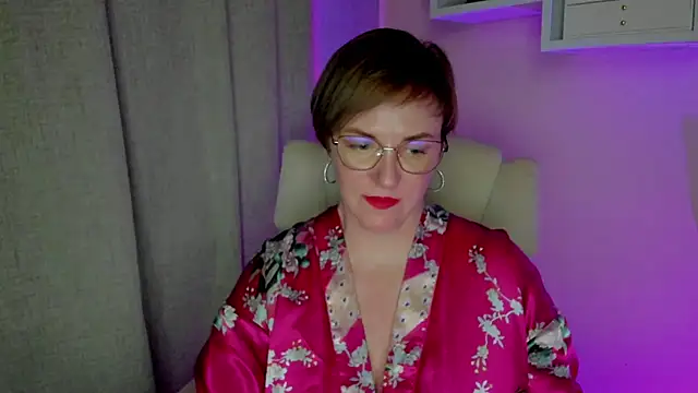 feliziadesire (F milf) - bra off ;)