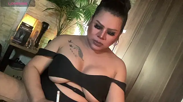 Ur_Mommyxx live cam on StripChat