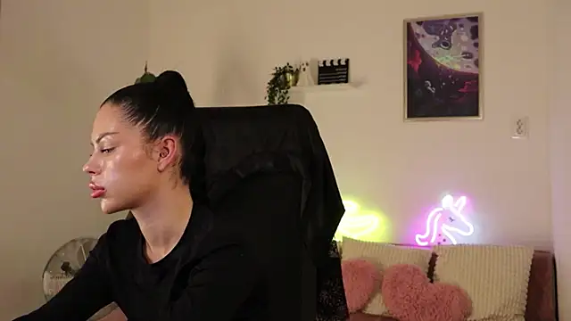TatianaXoxo1 live cam on StripChat