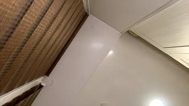 ZaraGuyette live cam on StripChat