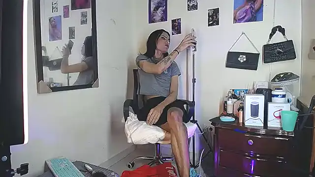 Aisha_hotts777 live cam preview