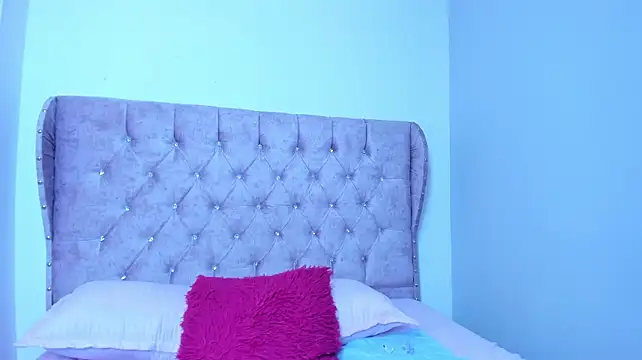 Taylor-gil live cam preview