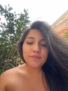 Emily_Gomezz live cam on StripChat