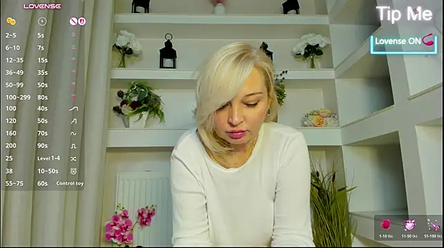 MilenaXXX1 live cam on StripChat