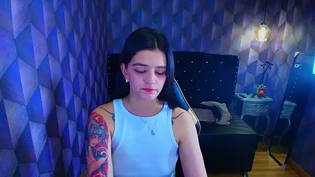 LiaHarryis live cam on StripChat