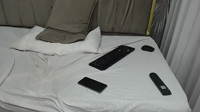 tombakker live cam on StripChat