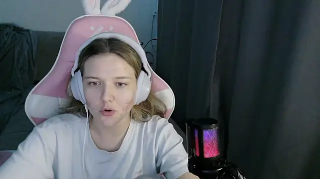 HelenMo0n webcam