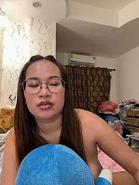 Ponthip live sex cam
