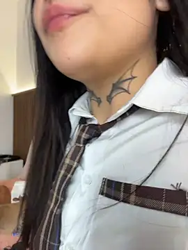 elodie_walker live cam on StripChat