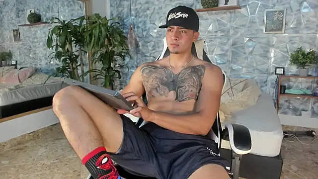 elliot_colton live cam on StripChat