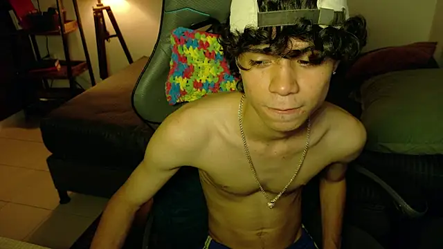 OopsAgain_ live cam preview
