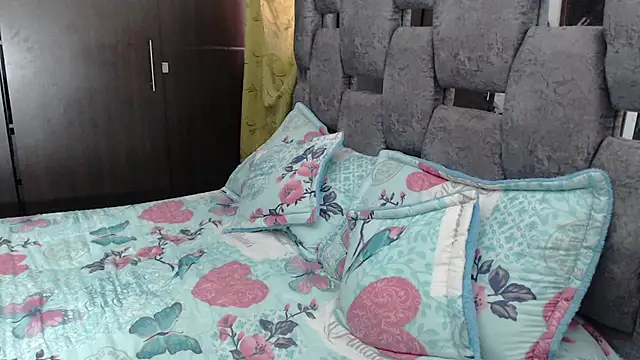 sara_hott_1 live cam preview
