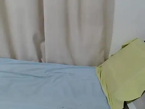 andy_laika live cam on StripChat