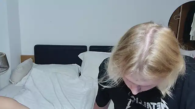 ChrisEva live now