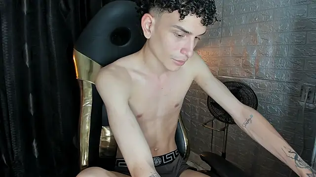 DAMIAN_22 live cam on StripChat
