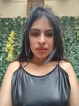 Astrid-- live cam on StripChat